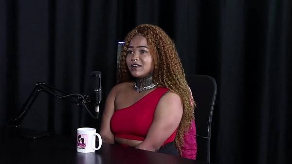 J'ai commencé par faire des vidéos maison et je me sentais excitée en les regardant, alors l'idée de devenir créatrice de contenu est venue - Black Duquesa (SHEER/RED)