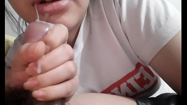 Pinay Girlfriend Giving Nice Blow On His Man'_s Dick