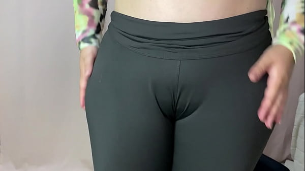 La madrastra MILF latina Soraya Culona hace un striptease sexy para su joven hijastro. Vídeo porno, Casero real