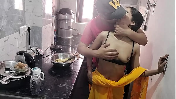 Sexe chaud dans la cuisine Desi Bhabhi avec son mari