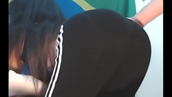 Interracial - Estudiante coreana perdiendo su virginidad y llorando para acostumbrarse a la enorme y gran polla del extranjero - Parte 2 - (síguenos y mira también las otras partes....)