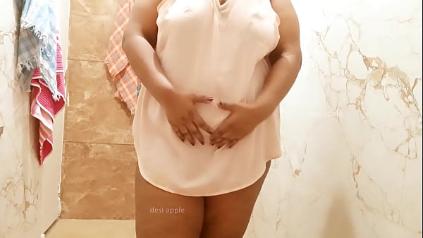 sexy ragazza indiana con grandi tette