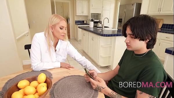 Madrastra me respeta más ahora (privilegios de uso gratuito las 24 horas, los 7 días de la semana para terminar la universidad)