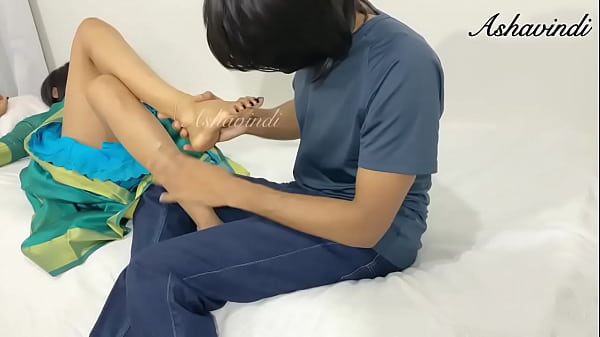 Mein Desi-Lehrer hat mir den tollsten Footjob aller Zeiten gegeben!!! - Vorschau