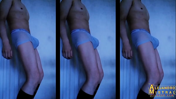 ALEJANDRO MISTRAL se quita la ropa dejandose los calzoncillos para mojarse y sobarse por encima la verga erecta y los testiculos