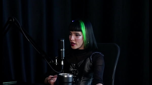 Ela desistiu de ingressar na SG, vendeu nus escondidos do namorado, deu aulas de física e seu primeiro programa foi estranho - Carol RHCP (SHEER/RED)