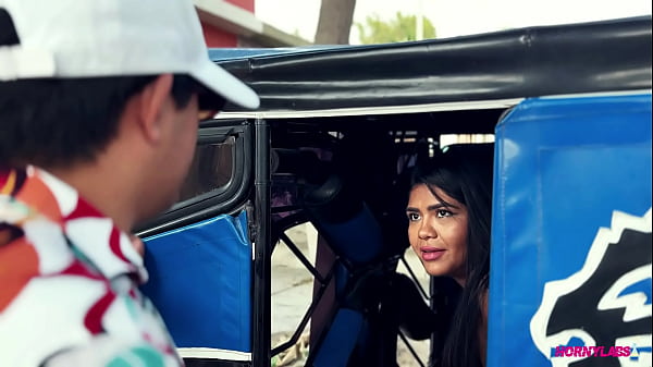 I went shopping at the market and I didn't realize that I didn't have the money to pay for the motorcycle taxi and I had no other option but to pay the motorcycle taxi driver in another way (COMPLETE ON NETWORK) - Roxy Hot