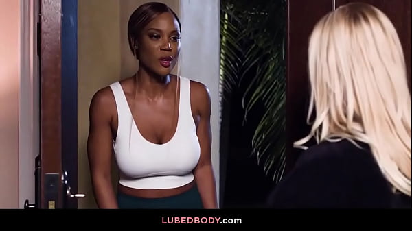 Aide au voisinage : massage nocturne inattendu d'août