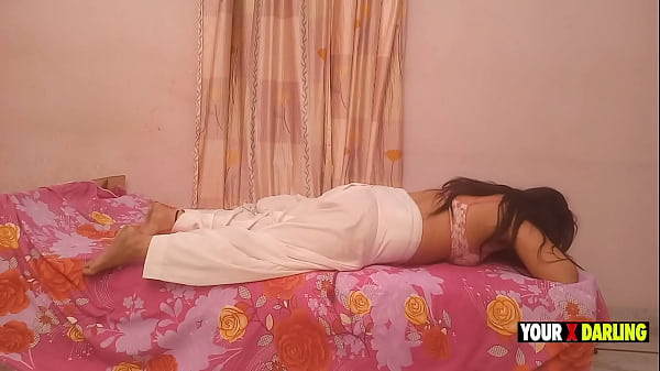 Day 03 继母背痛，继子操她并按摩她