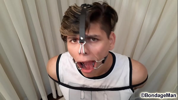 Axel Gag TestMehrmals für den Gag-Test von Bdman geknebelt