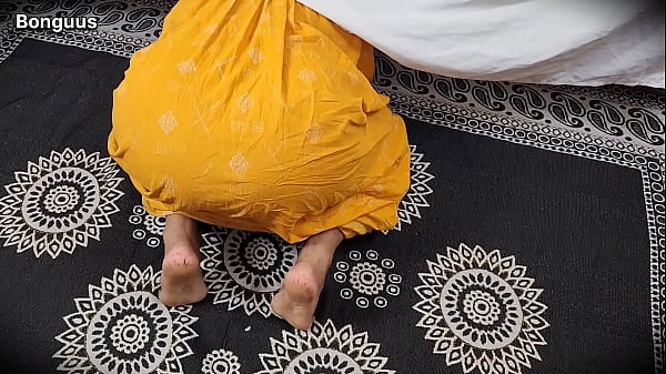 RIya presa debaixo da cama eu comi sua buceta molhada por trás