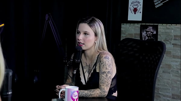 Il aime faire du porno explicite, et son fétiche le plus étrange était d'enregistrer le bruit de son ventre - Baby Fire (SHEER/RED)