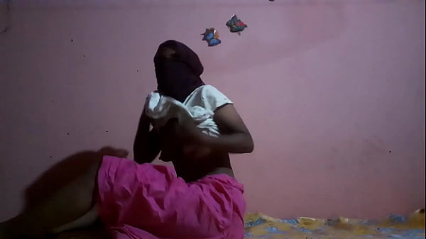 在父母回家之前与我的大奶继妹粗暴地做爱