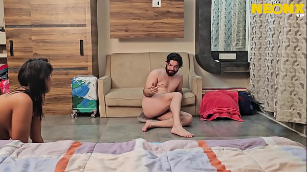 ESPOSA DESI DÁ SUA BUNDA SEXY PARA SEU MARIDO NO BANHEIRO SEXO HARDCORE