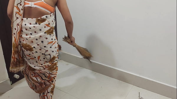 Indisches Dienstmädchen bedient ihren Hausbesitzer, heißer Dienstmädchensex während der Arbeitszeit, indischer Dienstmädchensex