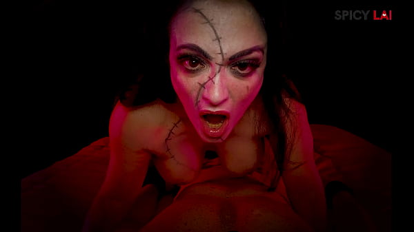 La moglie troia di Beetlejuice mi succhia l'anima nella notte di Halloween