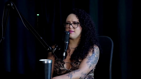 Foi para um hotel fazer fotos sensuais, a fam&iacute_lia aceitou mas o irm&atilde_o ficou com ci&uacute_mes, n&atilde_o gosta de estere&oacute_tipos, e quando fez com uma mulher... - Brunna Sweet (WATCH ON: SHEER/RED)