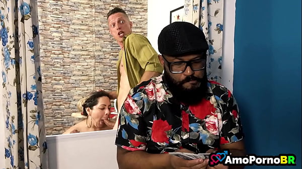 Uma esposa precisa do sêmen do amigo do marido na boca para encontrar a felicidade - Xvideos Porn