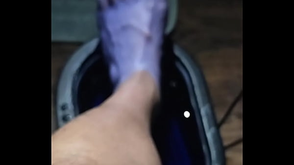 Piedi nudi in cera di paraffina