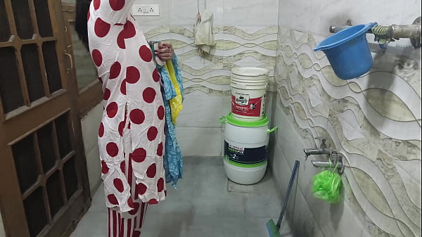 淘气的继妹与火辣的继弟调情，口交后精液射出