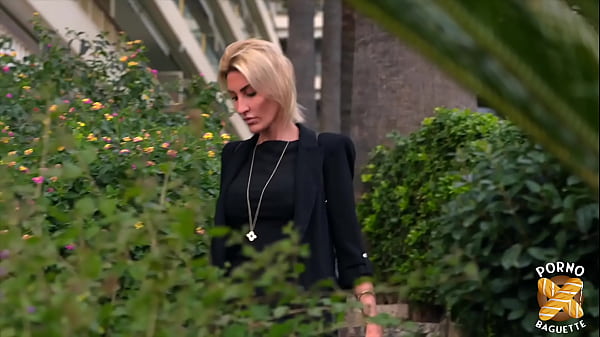 Anouk, 30 Jahre alt, eine Schwanz-Expertin und Psychologin!