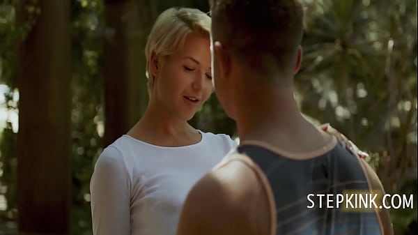 Peut-être que ça te convaincra (commence à sucer des bites)