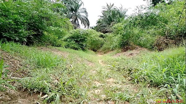 Sie haben uns in der Brust erwischt, während ich meinen Freund mitnehme, um mich gut zu ficken