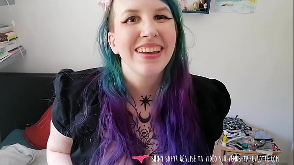 Vends ton pantalon - Humiliation cocu : ta femme te trompe avec une autre femme - Shiny Safyr