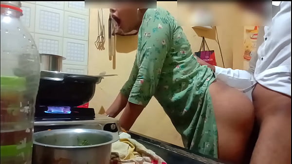 Indische sexy Frau wurde beim Kochen gefickt