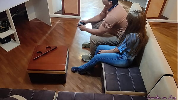 J'en profite pour baiser mon copain avec mon beau-frère et me baiser par derrière mon copain cocu NTR