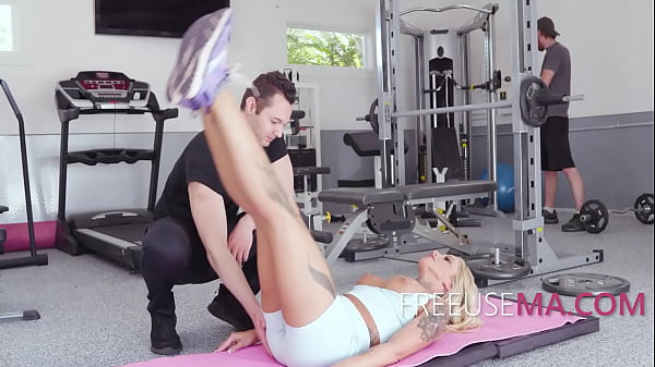 Dumbbell Rows While Getting Boned (Freeuse) - Stephanie Love