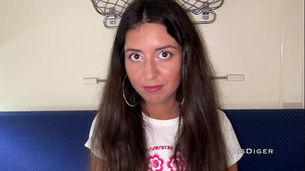 Công khai đón gái đẹp ở ga rồi đụ cô trên tàu, cái kết bất ngờ