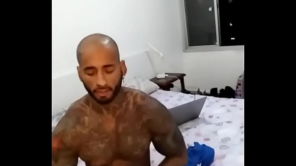 STRAIGHT GUY SHOWING HIMSELF ON CAMERA