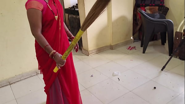 Desi Bhabhi fucked her boss while mopping
