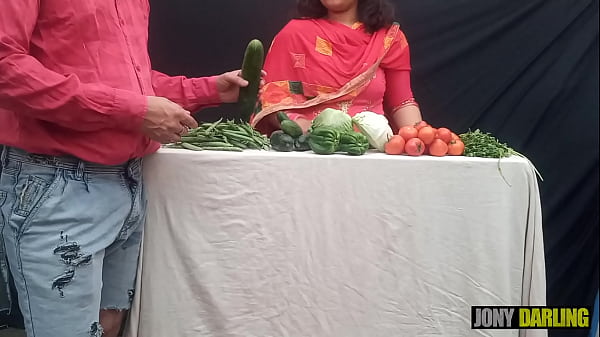 Me follé al vendedor de verduras en el mercado, video de sexo indio real de jony darling