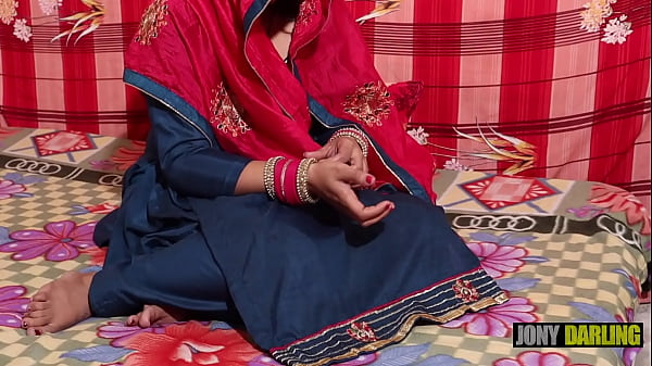 Las 2 o 2 parejas de Bhabhi recién casada, una follada durante el día y la otra follada por la noche. Claro hindi, charla sucia.