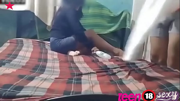 MEXIKANISCHE Stieftochter fickt ihren Stiefvater, nachdem sie ihm Kleidung modelliert hat