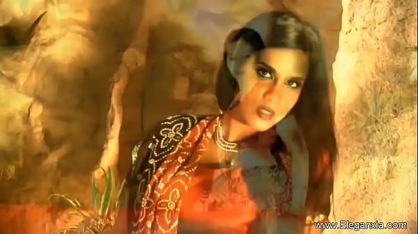 Vũ công kỳ lạ từ quá khứ phương Đông