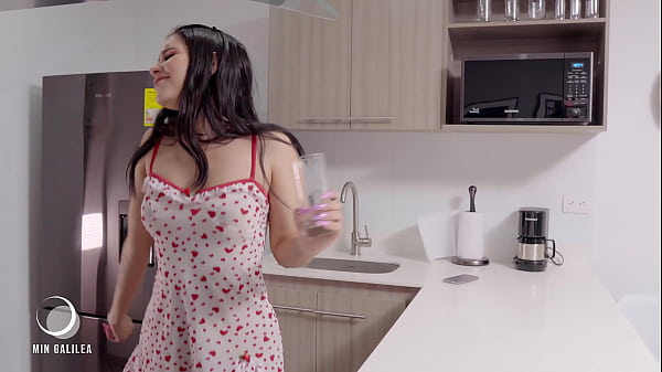 a beautiful girl from India dances to the rhythm of &uml_RINGA RINGA&uml_ while masturbating - Min Galilea