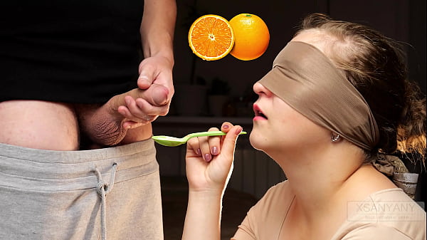 Cô ấy không biết rằng cô ấy đã ăn Cum của tôi trong đồ ăn. Trò chơi Hương vị LV mới. XSanyAny