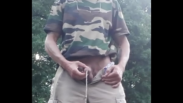 exhib pipi de ma bite mon cul et mon anus en extérieur