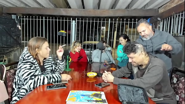 Bella teenager si spoglia amatoriale