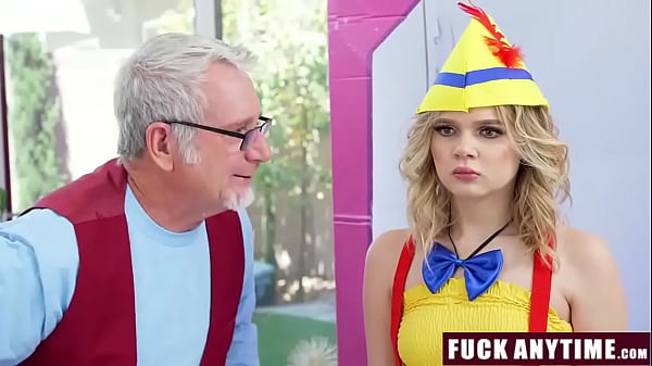 Adolescente deslumbrante e quente executa - adolescente