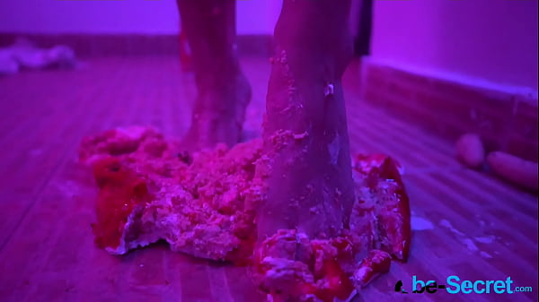 BeSecret. Ja, ich weiß, spielen Sie nicht mit Geld und Essen, aber heute ist es eine Ausnahmesituation und wenn Sie es wissen wollen!!?? Dieser Kuchen fühlte sich nach meiner sexuellen Aktion noch besser an