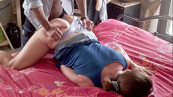 1041 - Blonde amateur rapidement habillée en levrette