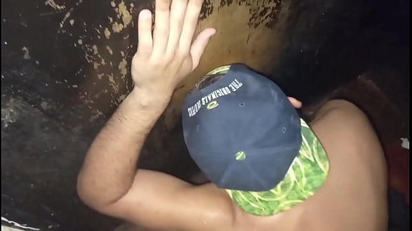 Orgia al Glory Hole e sborrata gay senza copertura