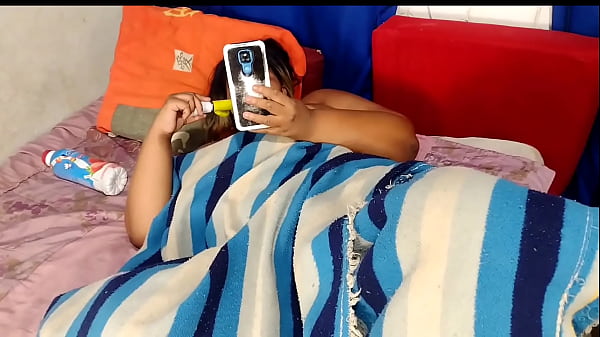 我的继母抓住了他的继子，然后他抓住了他的继母并操了她的大阴户，她的精液射进了她的体内 |顽皮的妻子与继子乱搞时