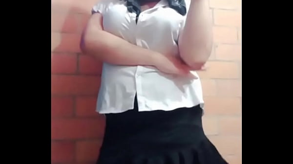 Teacher Liseth with her sexy dress, strips naked, masturbates and passes his semen over her lips