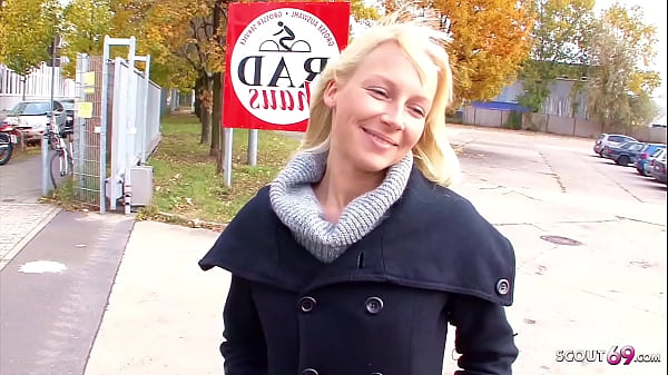 Joven estudiante alemana recogida en la calle para un casting porno