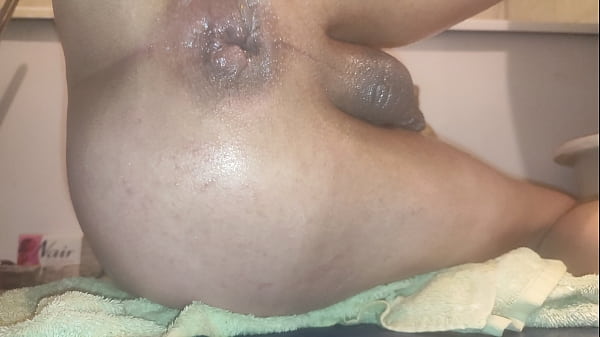 Je dois me pilonner le cul tout le temps et j'ai toujours une boule dans le cul tout le temps.... Lifeisanal